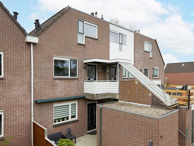 Stoholm 105, Hoofddorp