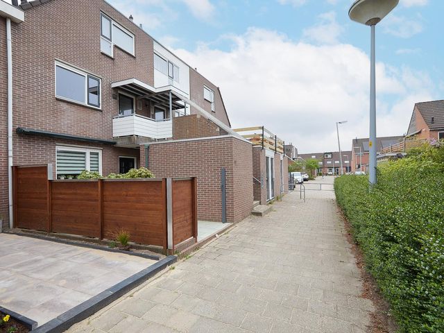 Stoholm 105, Hoofddorp