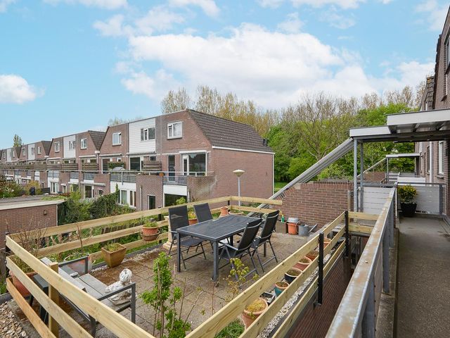 Stoholm 105, Hoofddorp