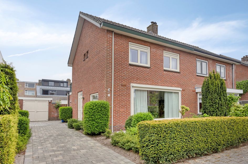 Carry Van Bruggenstraat 12