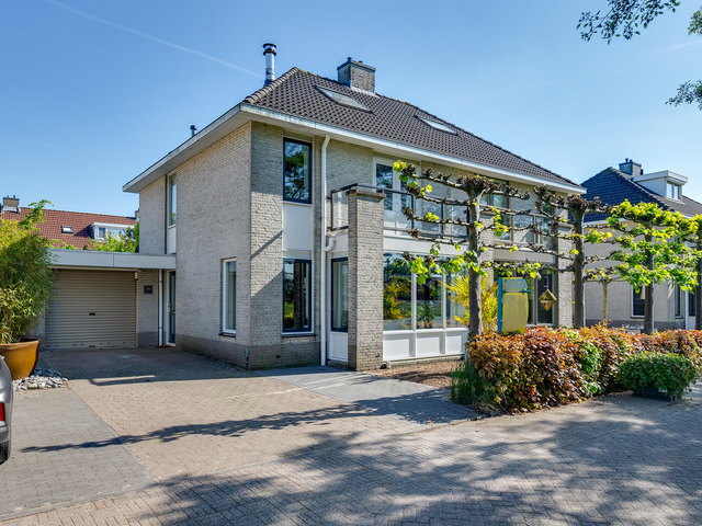 Biezengors 64, Puttershoek