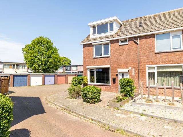 Zuiderzeestraat 8, Oost-Souburg