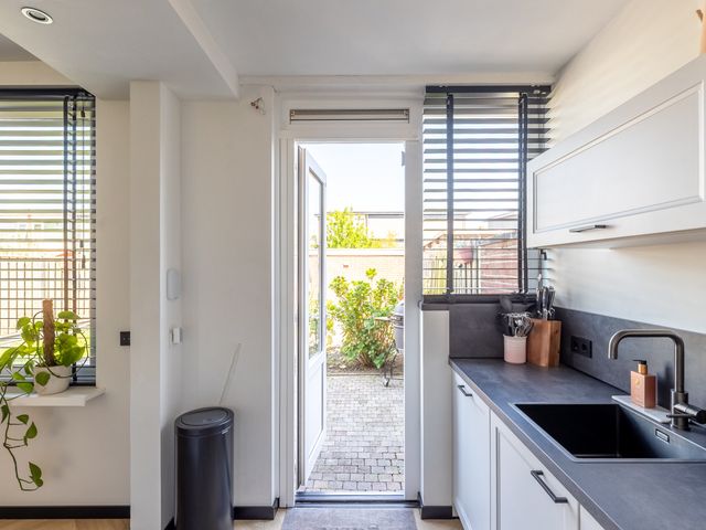 Zuiderzeestraat 8, Oost-Souburg