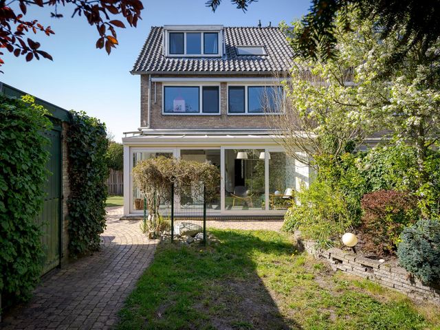 Van Helsdingenlaan 19, Voorschoten
