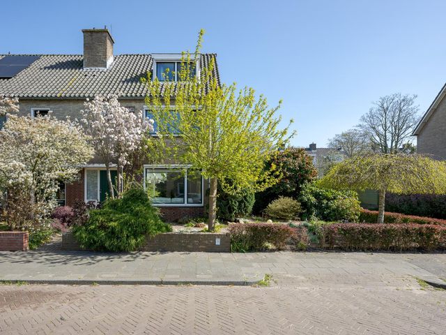 Van Helsdingenlaan 19, Voorschoten