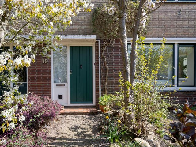 Van Helsdingenlaan 19, Voorschoten