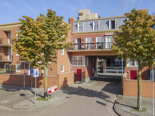 Kluisstraat 42, Helmond