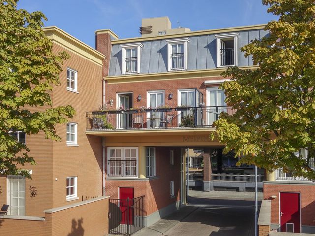 Kluisstraat 42, Helmond