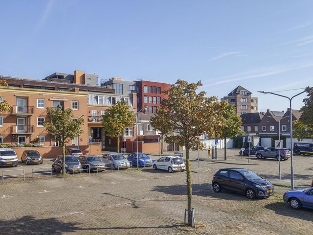 Kluisstraat 42, Helmond