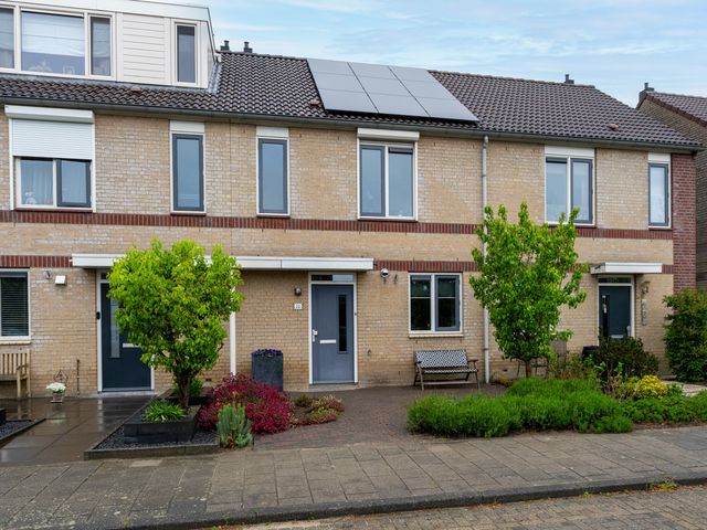 Vlinderslag 28, Almkerk