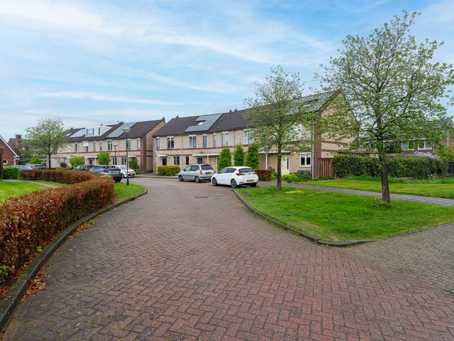 Vlinderslag 28, Almkerk