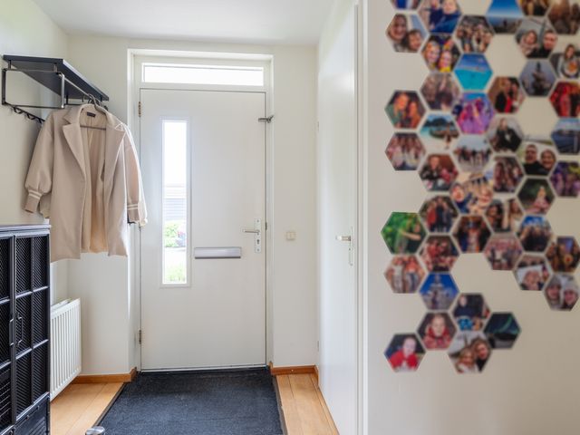 Vlinderslag 28, Almkerk