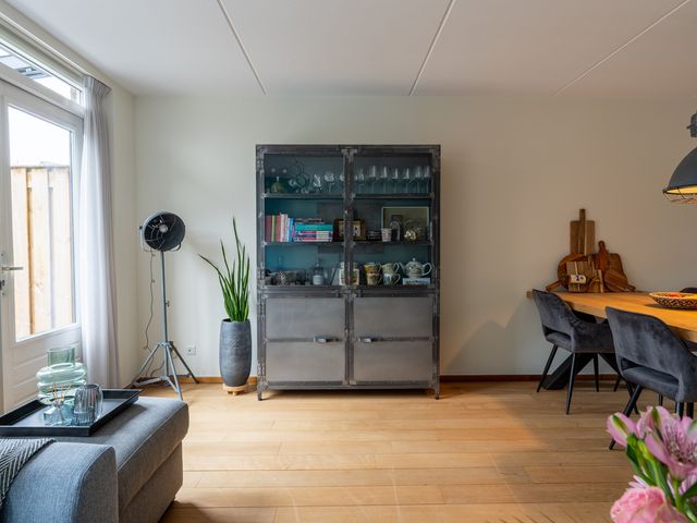 Vlinderslag 28, Almkerk