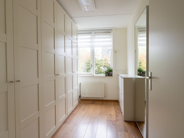 Vlinderslag 28, Almkerk