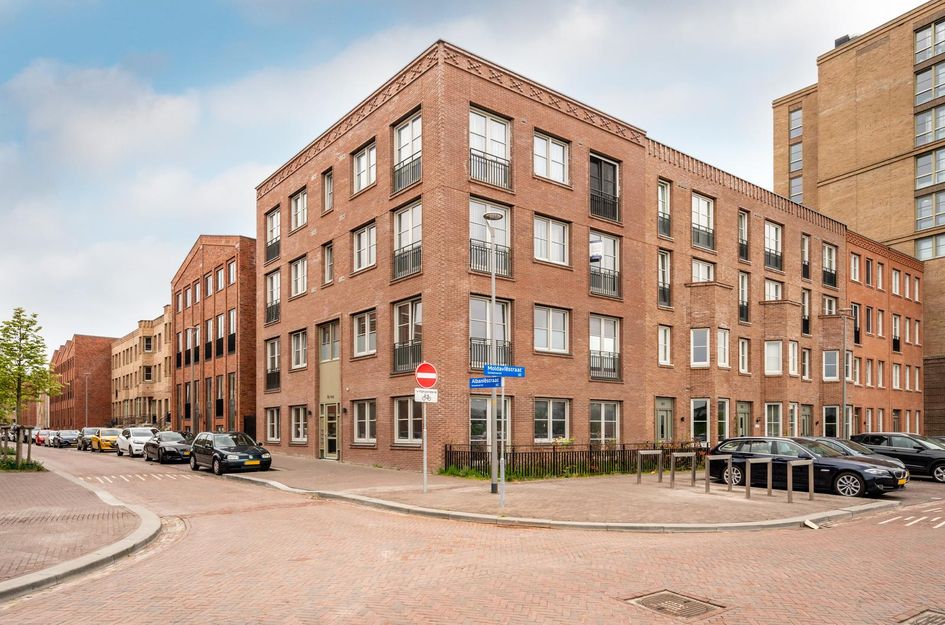 Albaniestraat 95