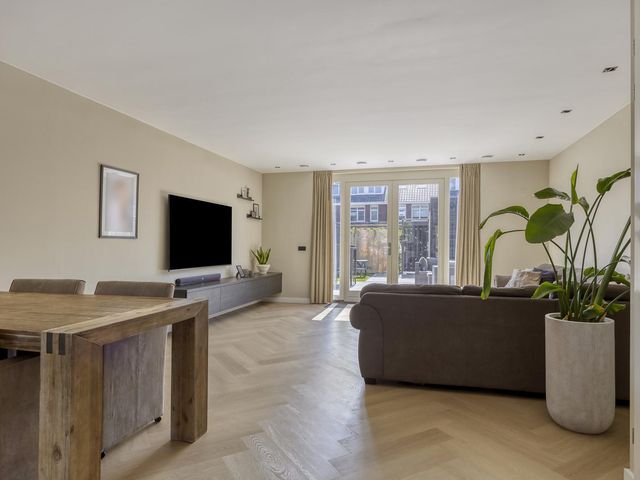 Edgar du Perronstraat 73, 'S-Gravenhage