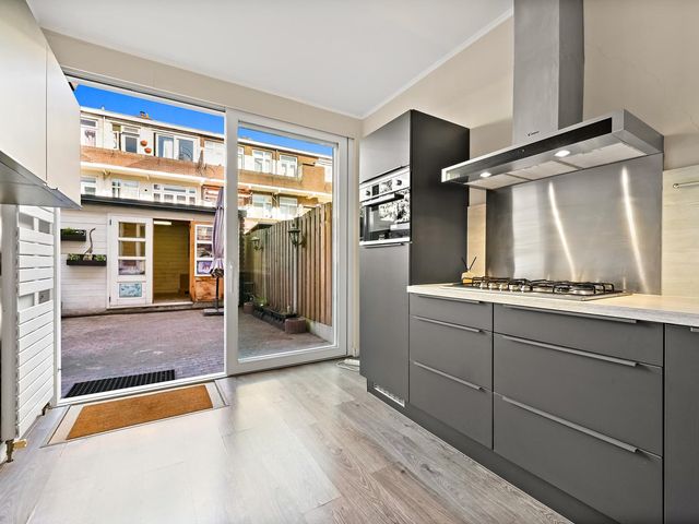 Wolfhezestraat 26, 'S-Gravenhage