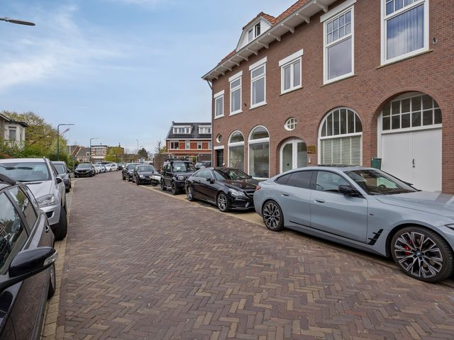 Deutzstraat 8, Oegstgeest