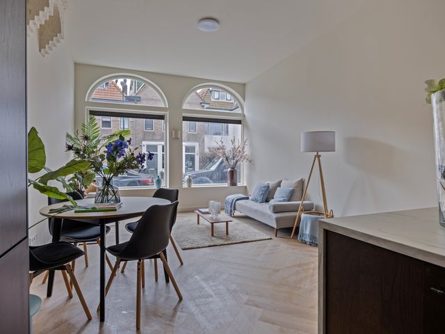 Deutzstraat 8, Oegstgeest