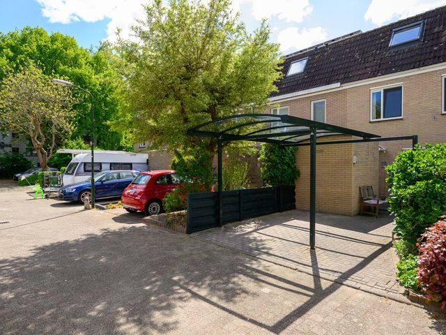 Doornenburg 73, Leidschendam