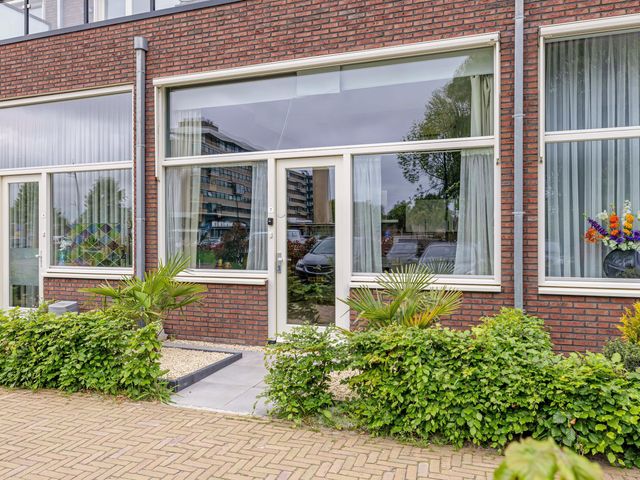 Smedingplein 7, Emmeloord