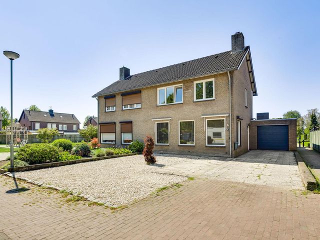 Azaleastraat 22, Nederweert