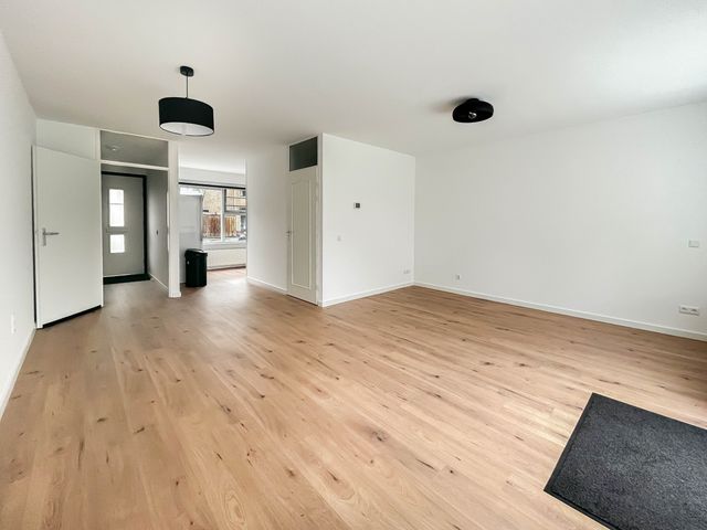 Hazenburglaan 103, Hoofddorp