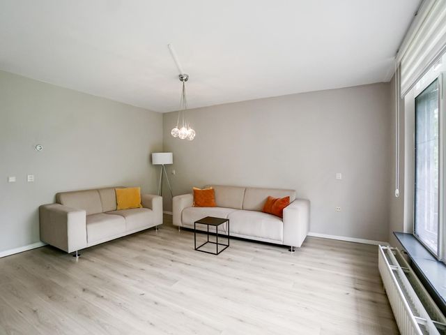 Bazeldijk 11, Rotterdam