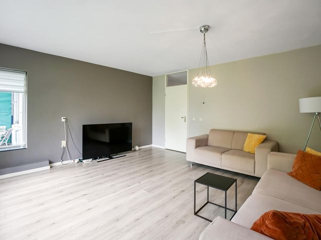 Bazeldijk 11, Rotterdam