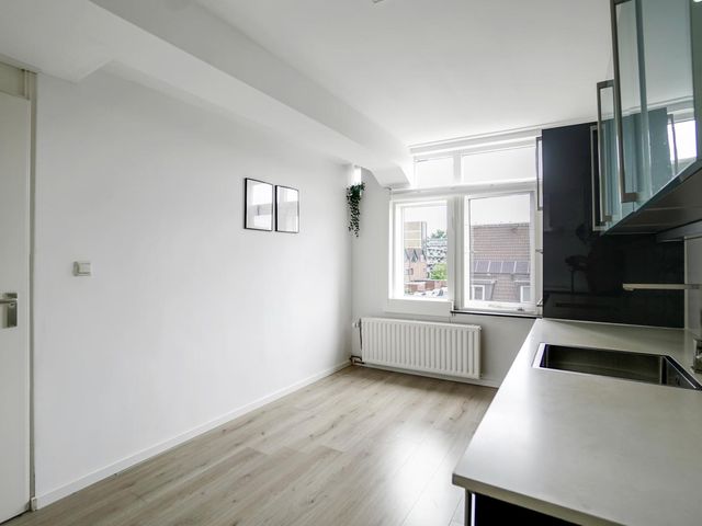 Bazeldijk 11, Rotterdam