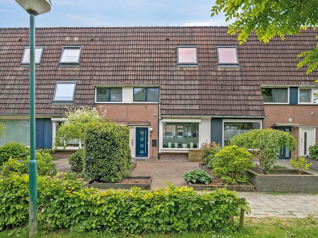 Grote Waard 27, Zevenbergen