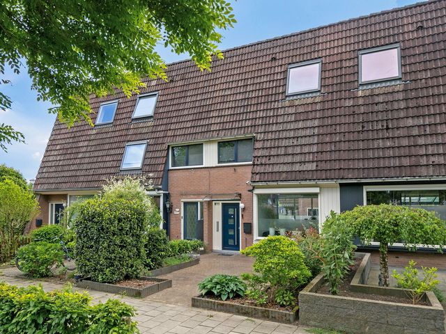 Grote Waard 27, Zevenbergen