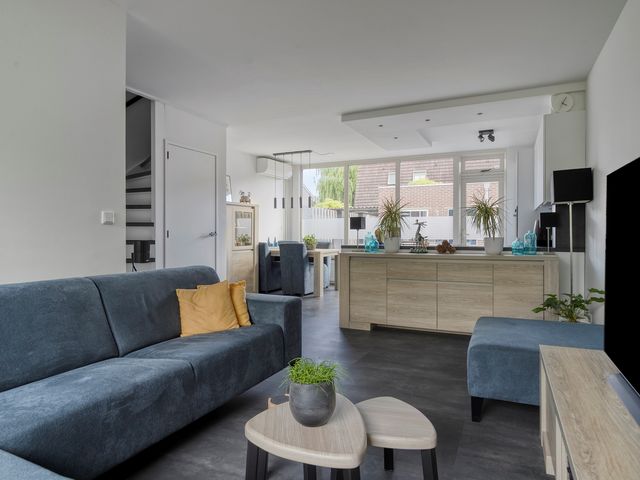 Grote Waard 27, Zevenbergen