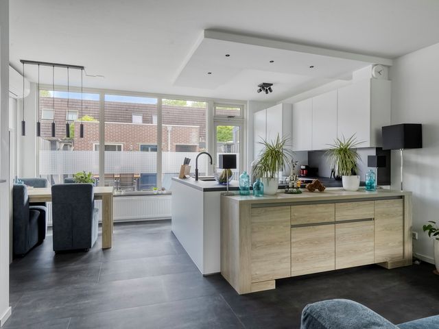 Grote Waard 27, Zevenbergen