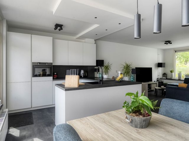 Grote Waard 27, Zevenbergen
