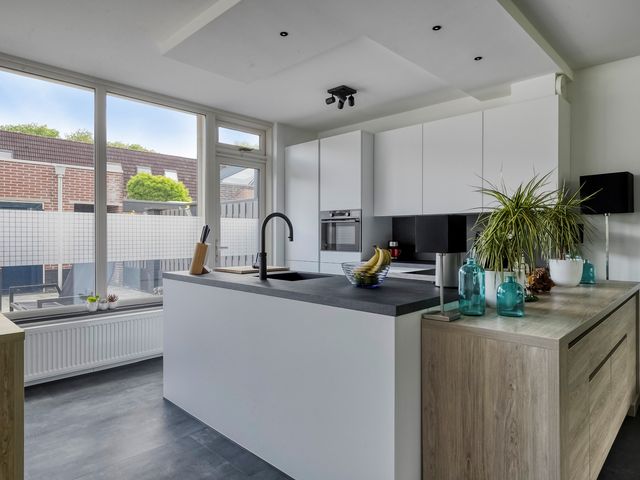 Grote Waard 27, Zevenbergen