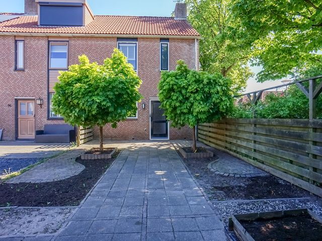 Butterwoud 97, Zwaag