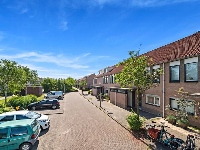 Kaasjeskruid 37, Den Hoorn