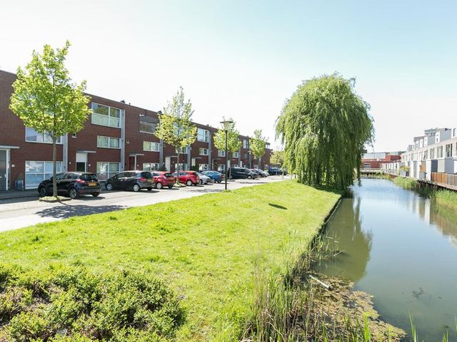 Zalmwater 35, Barendrecht