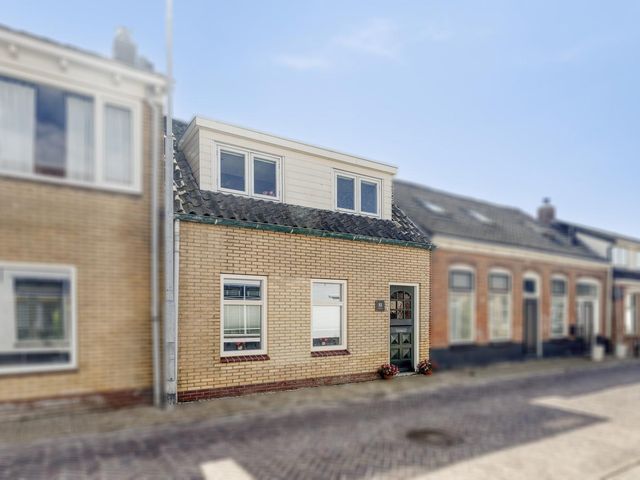 van Tilburghstraat 12, Driewegen