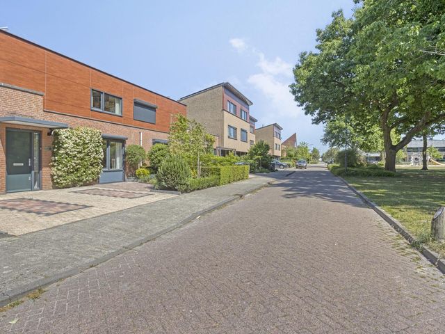 Sara Burgerhartstraat 31, Oosterhout