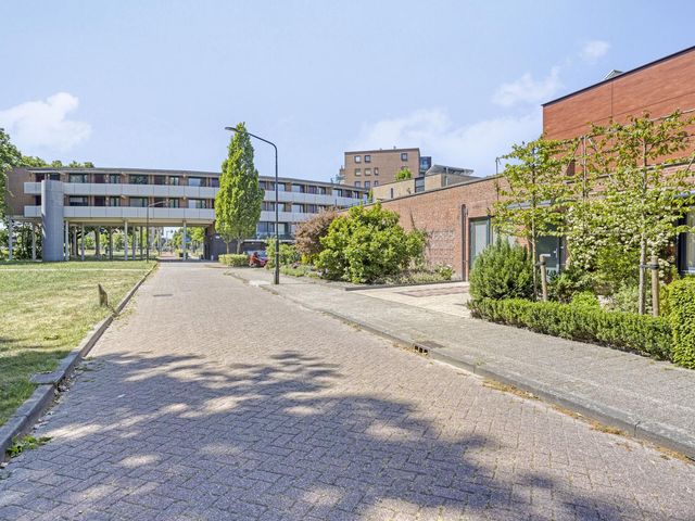Sara Burgerhartstraat 31, Oosterhout