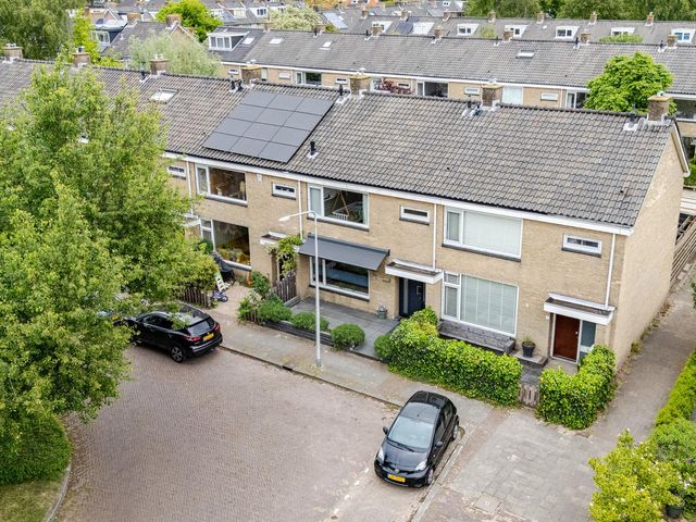 Callenburghplantsoen 8, Voorschoten