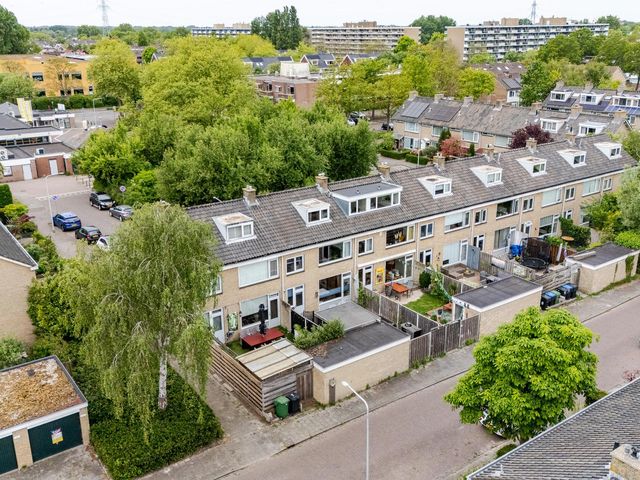 Callenburghplantsoen 8, Voorschoten