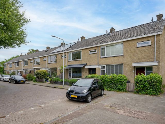 Callenburghplantsoen 8, Voorschoten