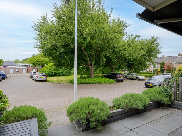 Callenburghplantsoen 8, Voorschoten