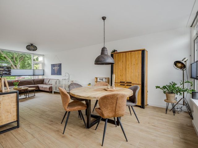 Callenburghplantsoen 8, Voorschoten