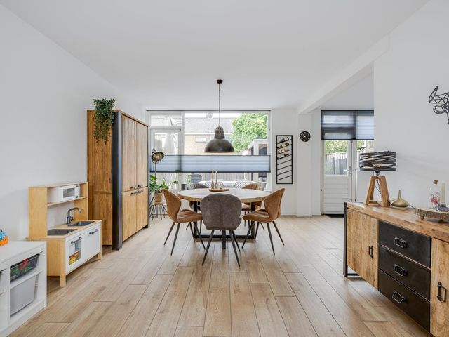 Callenburghplantsoen 8, Voorschoten