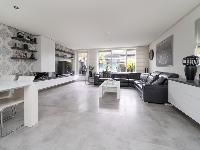 Leeuwenburg 8, Barendrecht