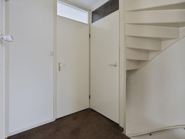 Reggestraat 29, Enter